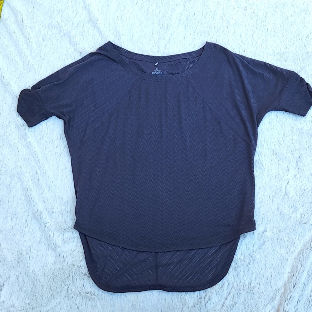 prAna yoga top